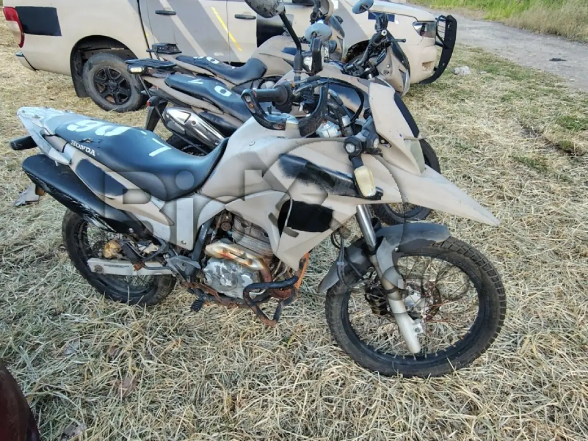 LOTE 006 - HONDA/XRE 300 (MOTOR INCOMPLETO), FAB/MOD: 2016/2016