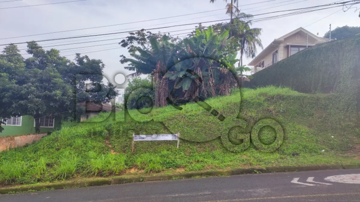 LOTE 008 - Imóvel situado na Rua Ouro Verde, S/N - Bairro Saguaçu, Joinville / SC -Terreno com área de 450,19m², sem benfeitorias.