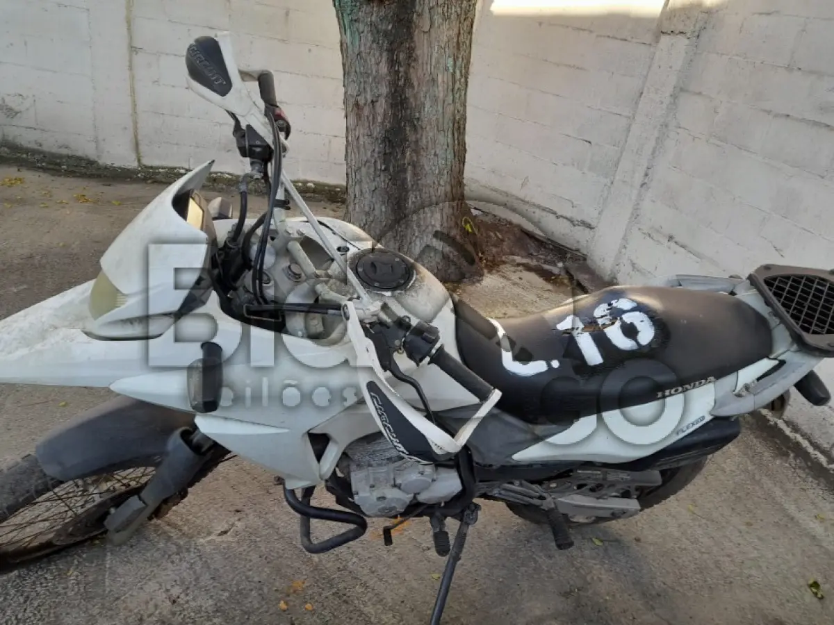 LOTE 016 - HONDA/XRE 300 (MOTOR INCOMPLETO), FAB/MOD: 2016/2016