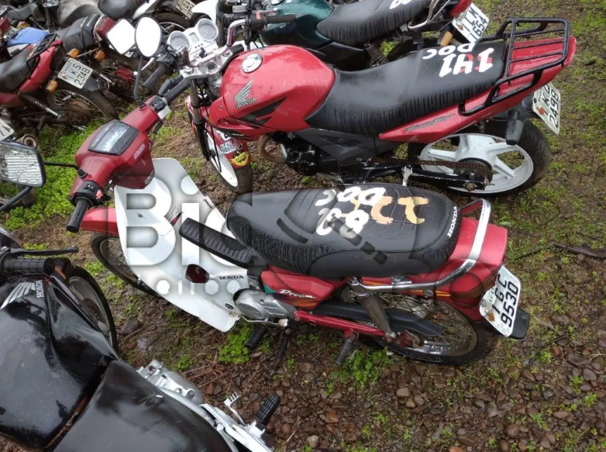 LOTE 082 - HONDA/C100 DREAM