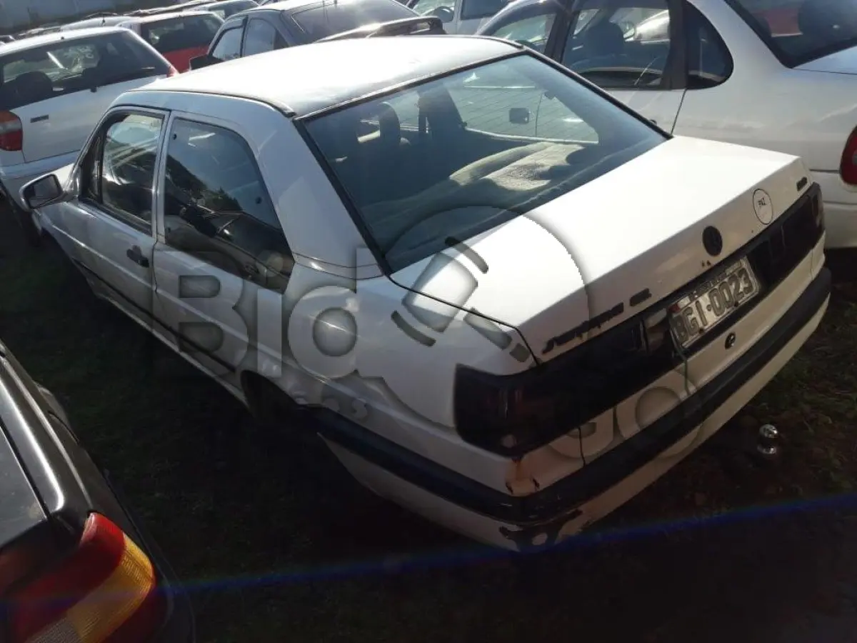 LOTE 182 - VW/SANTANA GL 2000