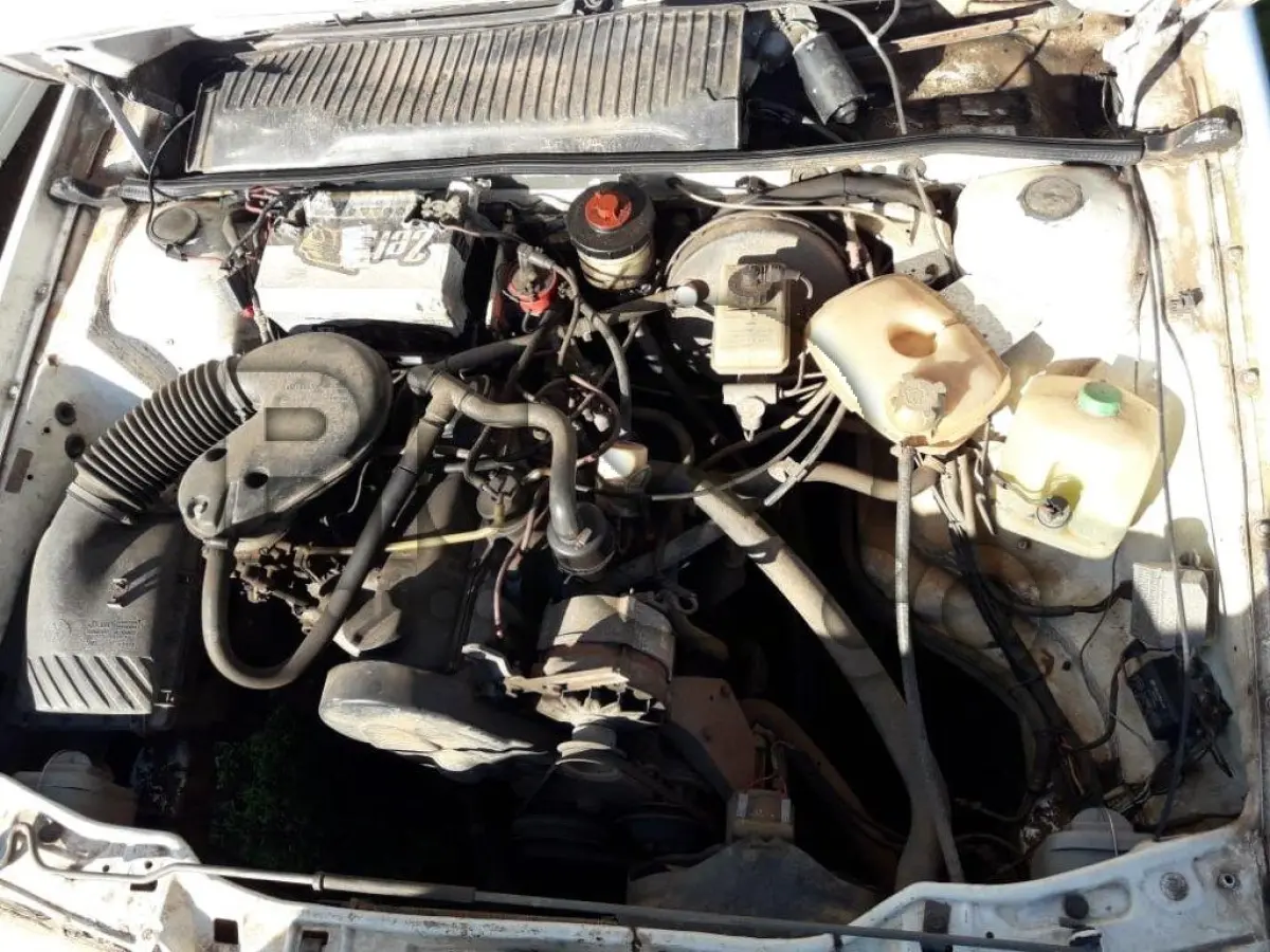 LOTE 182 - VW/SANTANA GL 2000