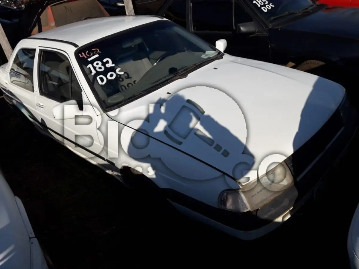 LOTE 182 - VW/SANTANA GL 2000