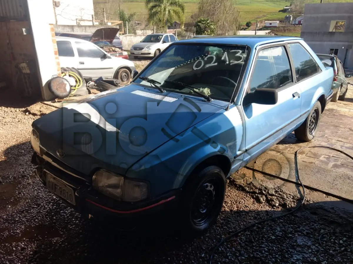 LOTE 213 - FORD/ESCORT L