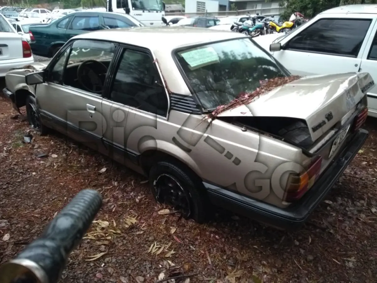 LOTE 271 - SUCATAS AUTOMOTIVAS
