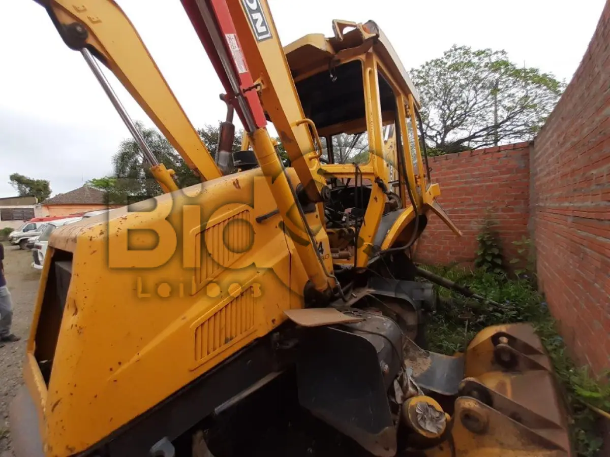 LOTE 023 - RETROESCAVADEIRA RANDON Ano/modelo: 2011/2011
