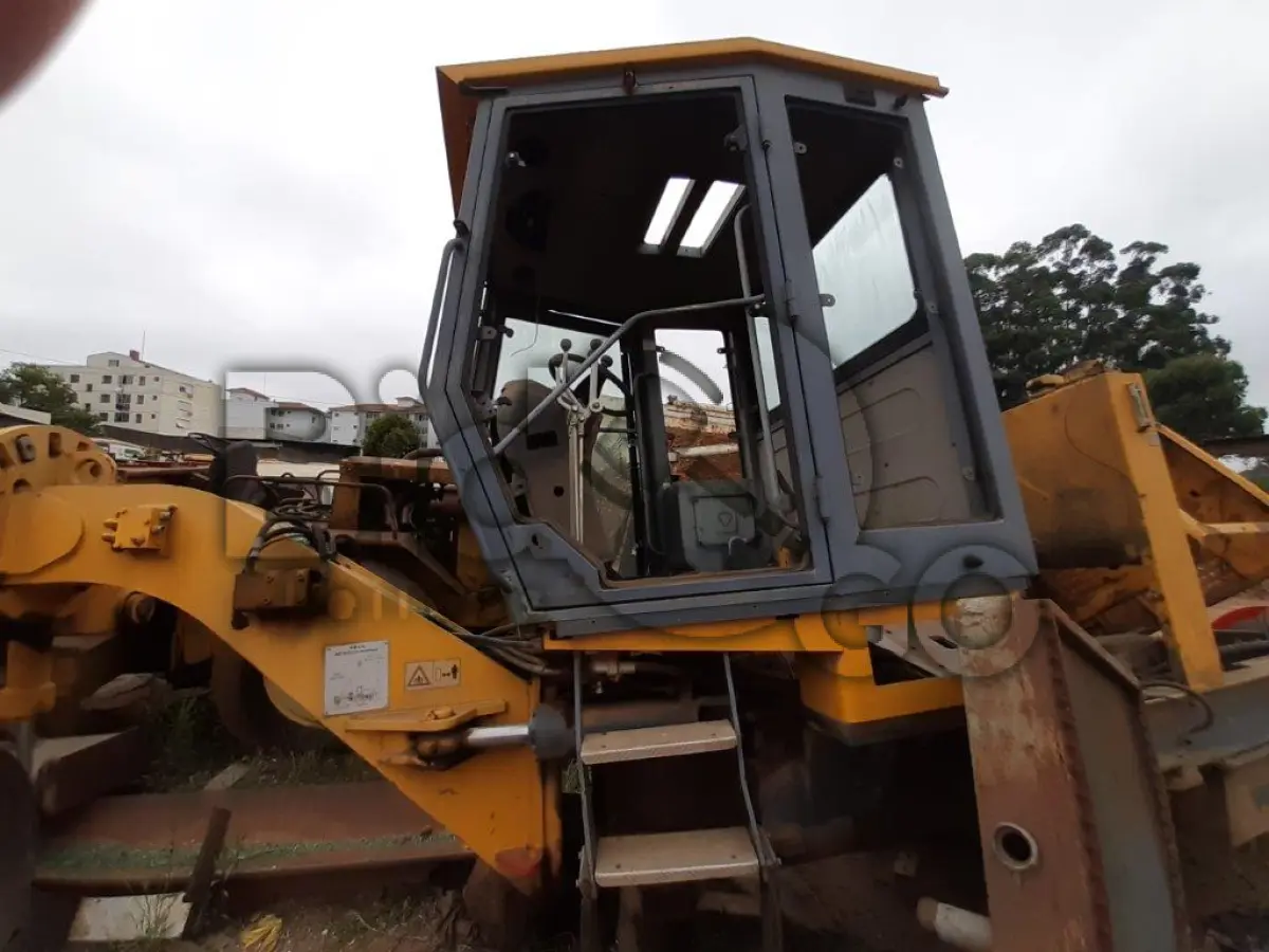 LOTE 018 - MOTONIVELADORA XCMG, MODELO GR 180