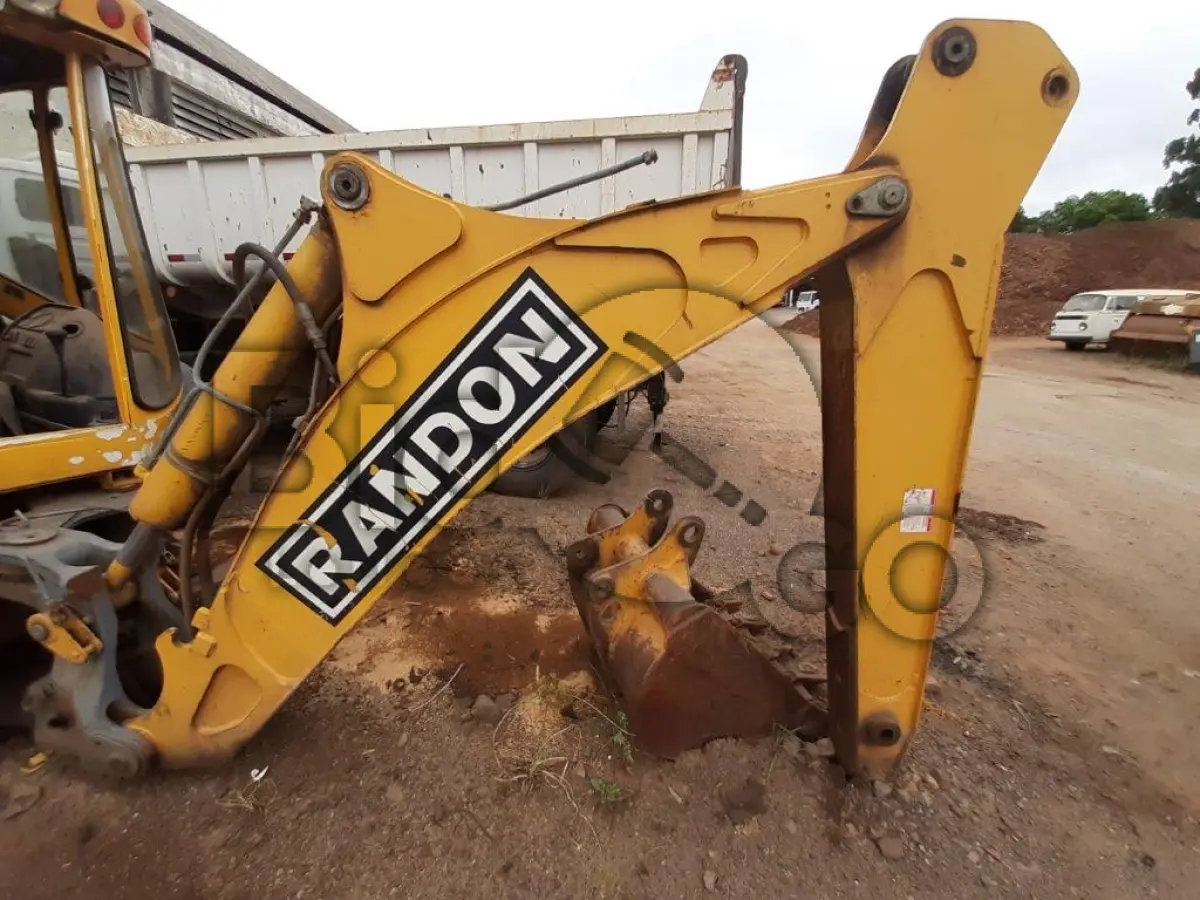LOTE 021 - RETROESCAVADEIRA RANDON Ano/modelo: 2011/2011