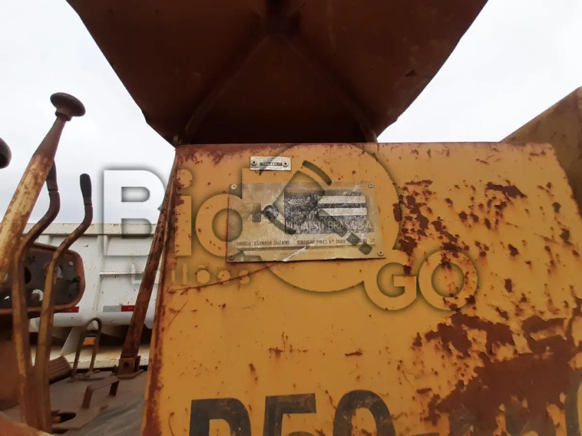 LOTE 019 - TRATOR DE ESTEIRA KOMATSU D50