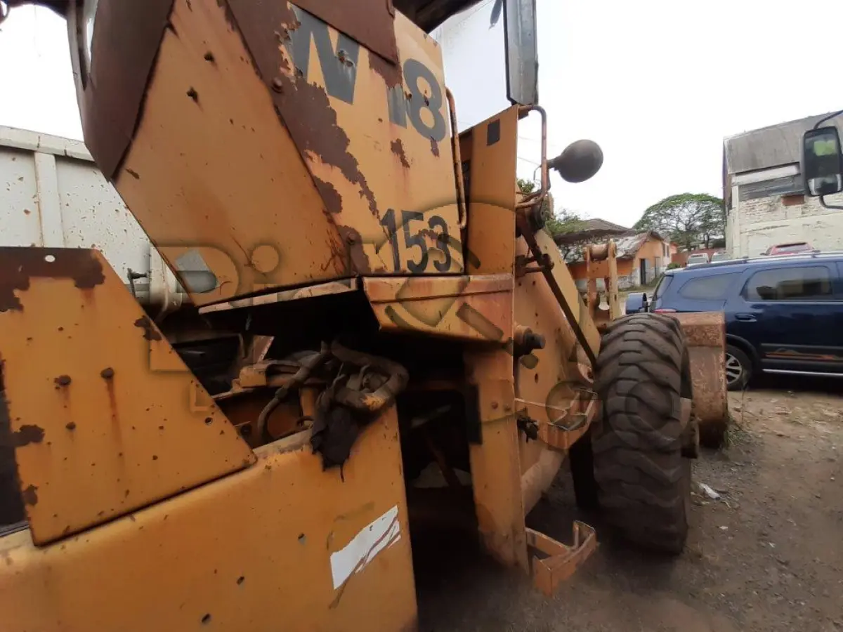 LOTE 017 - CARREGADEIRA CASE (SEM MOTOR)