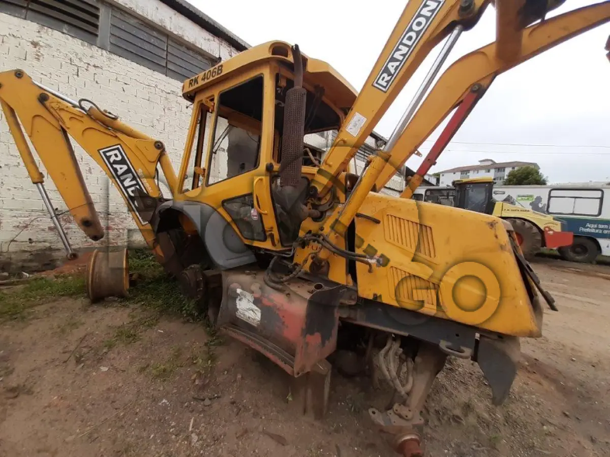 LOTE 022 - RETROESCAVADEIRA  RANDON Ano/modelo: 2007/2007