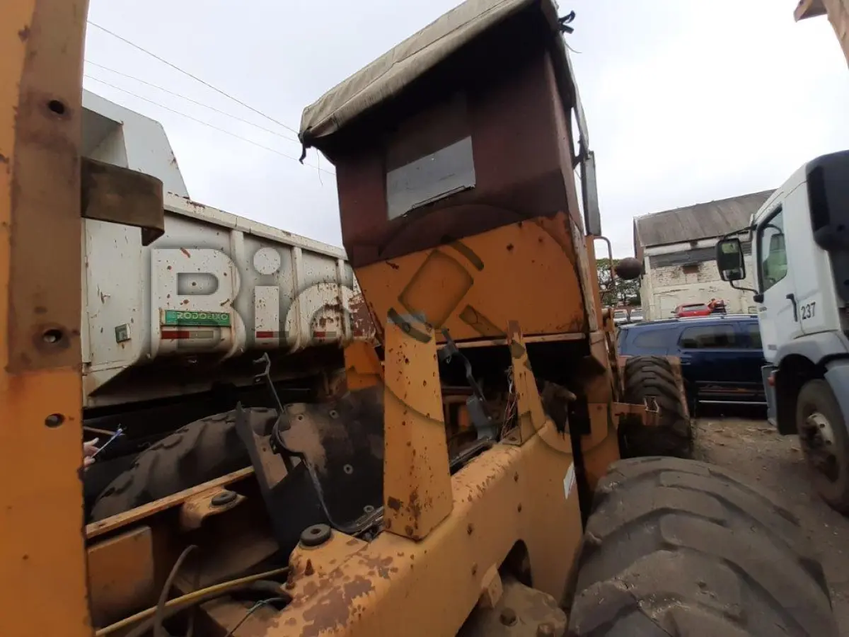 LOTE 017 - CARREGADEIRA CASE (SEM MOTOR)