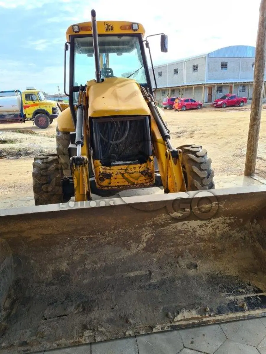 LOTE 013 - Retroescavadeira JCB 3C, Ano 2011