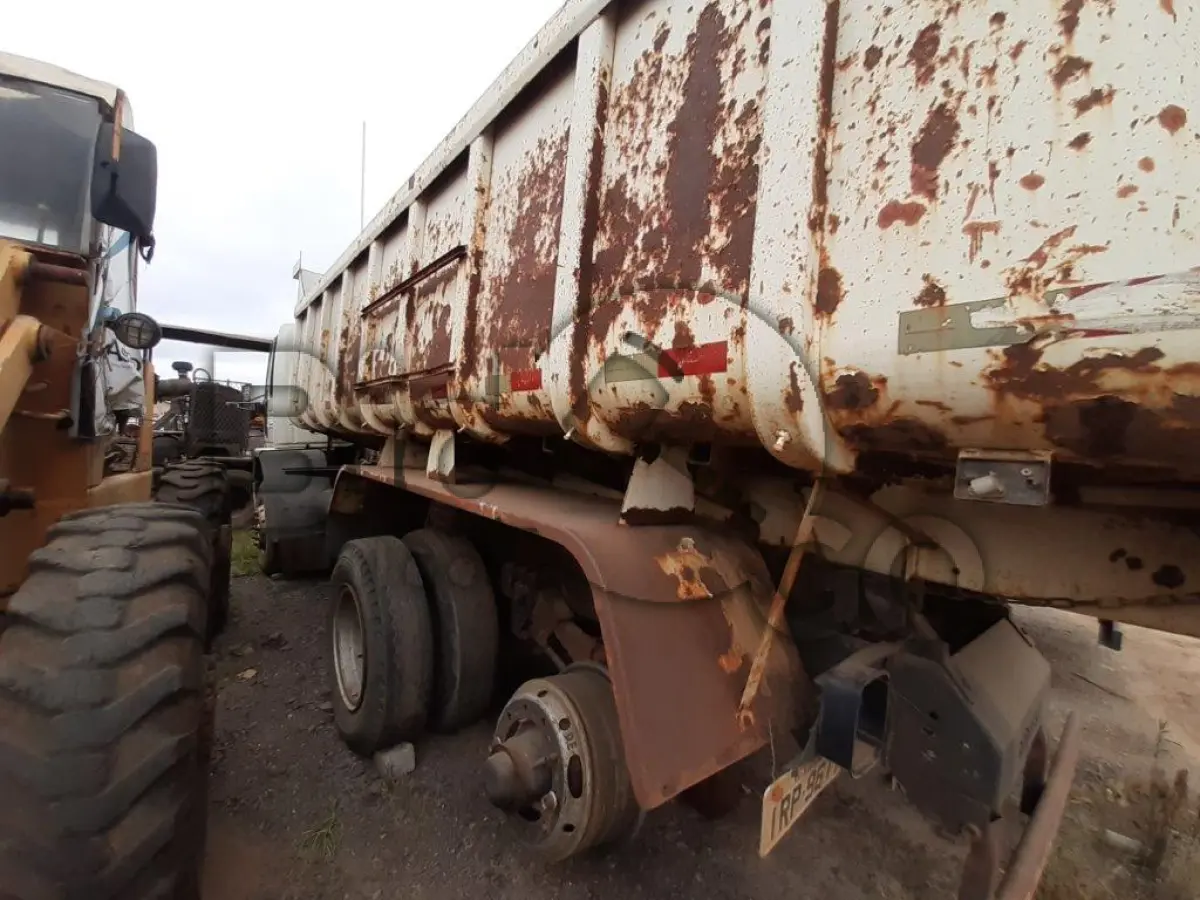 LOTE 024 - CAMINHÃO FORD/CARGO 2428 E Ano/modelo: 2010/2011