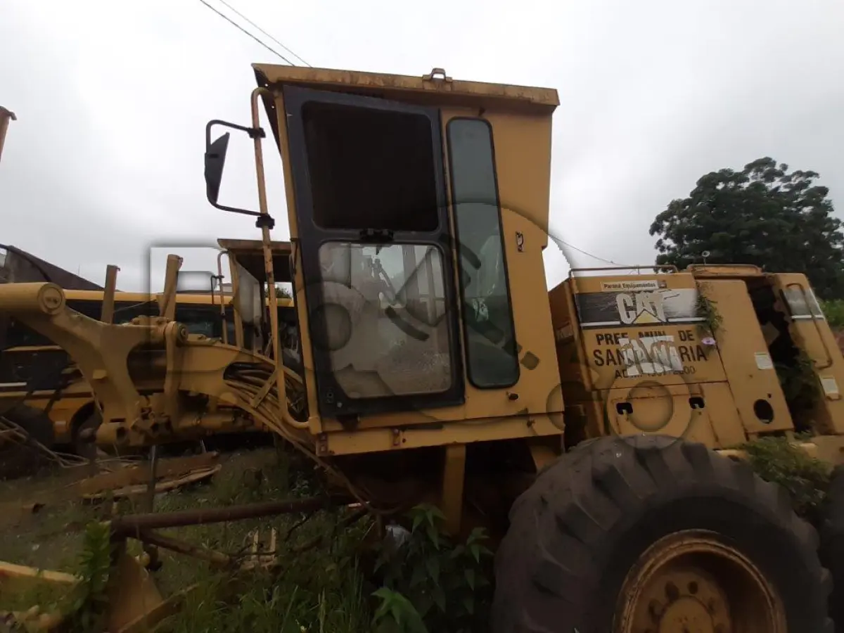 LOTE 013 - MOTONIVELADORA CATERPILLAR Ano/modelo: 1999/1999