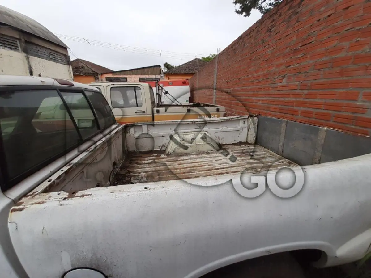 LOTE 006 - CAMINHONETE GM/S10 2.2 S Ano/modelo: 1999/2000