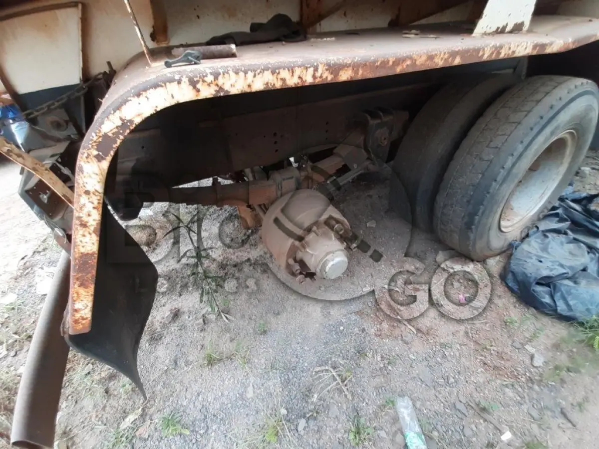 LOTE 024 - CAMINHÃO FORD/CARGO 2428 E Ano/modelo: 2010/2011