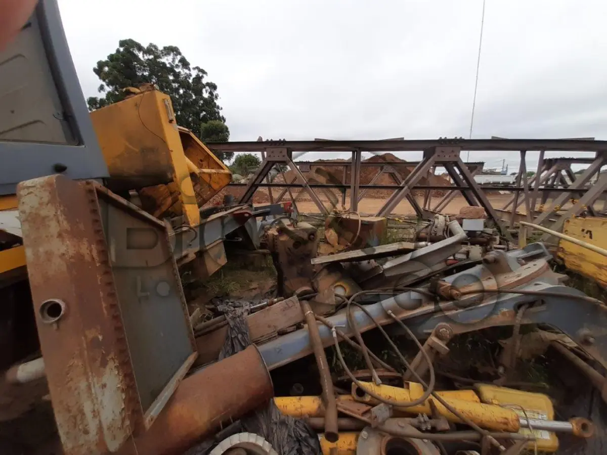 LOTE 018 - MOTONIVELADORA XCMG, MODELO GR 180
