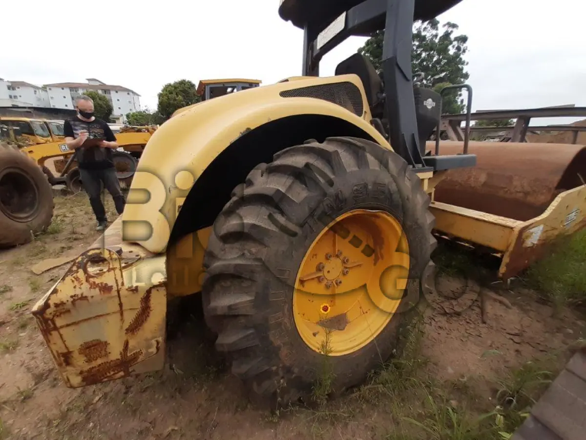 LOTE 015 - ROLO COMPACTADOR MULLER Ano/modelo: 2007/2007