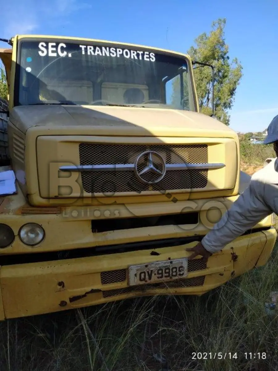 LOTE 017 - CAMINHÃO BASCULANTE M. BENS/L 1620 TRUCK, ANO 2010