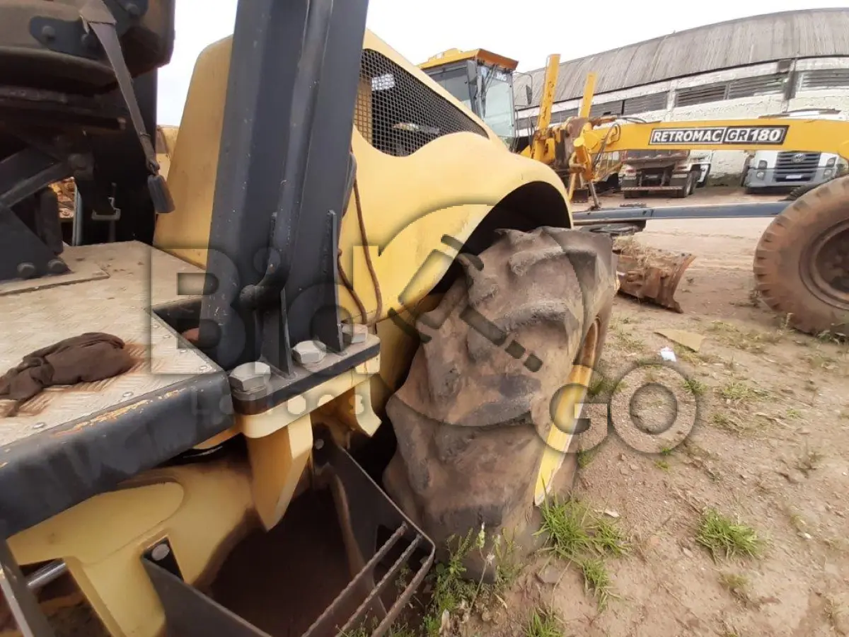 LOTE 015 - ROLO COMPACTADOR MULLER Ano/modelo: 2007/2007