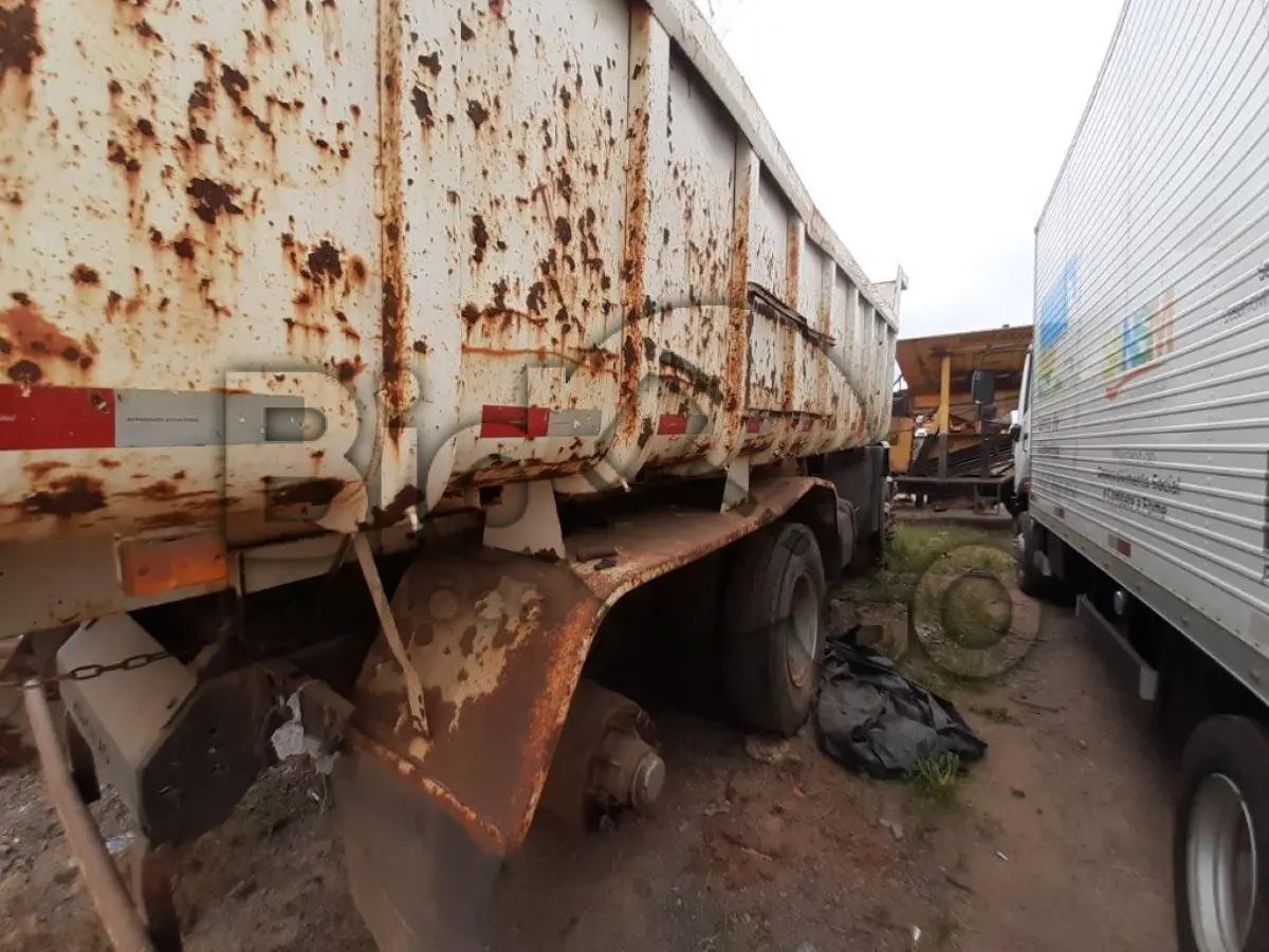 LOTE 024 - CAMINHÃO FORD/CARGO 2428 E Ano/modelo: 2010/2011