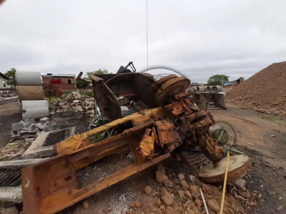 LOTE 039 - SUCATA DIVERSAS 