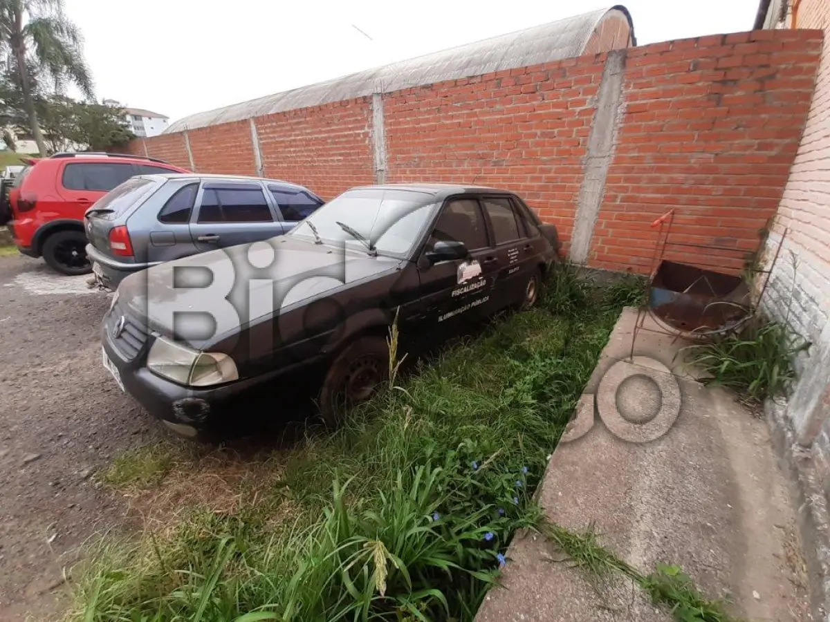 LOTE 043 - AUTOMÓVEL VW/SANTANA 2.0 Ano/modelo: 2005/2005
