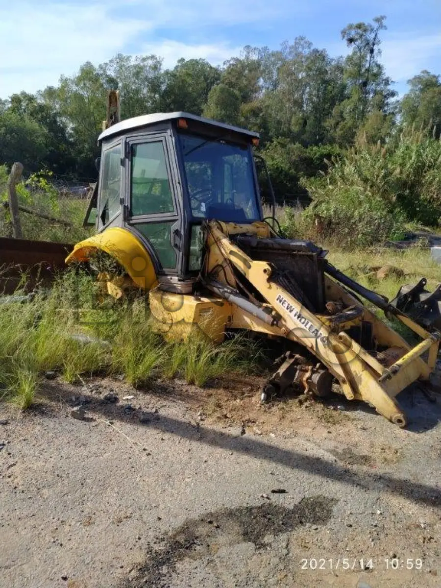 LOTE 019 - RETRO NEW HOLAND, DESMONTADA
