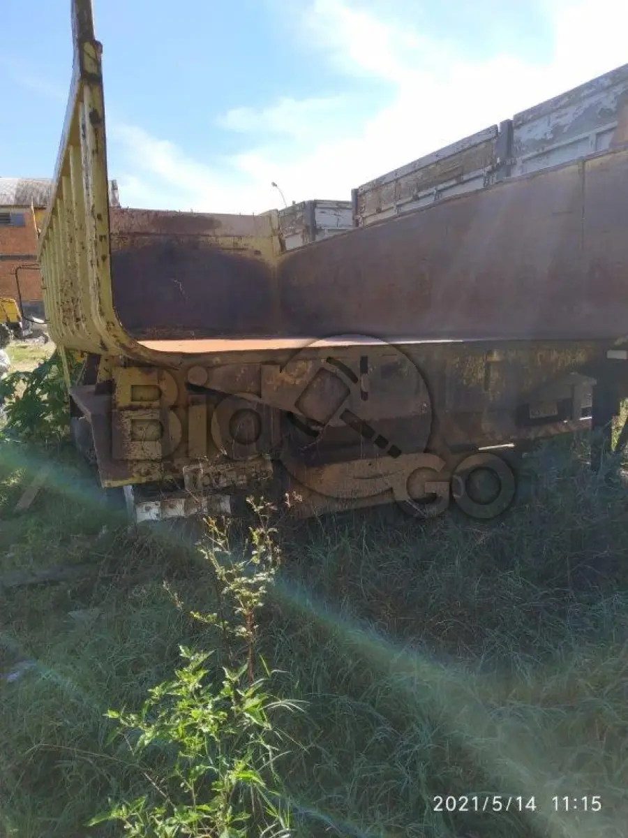 LOTE 017 - CAMINHÃO BASCULANTE M. BENS/L 1620 TRUCK, ANO 2010