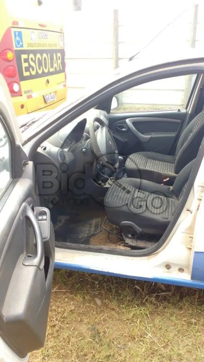 LOTE 002 - RENAULT/SANDERO EXP 16HP, Fab/Mod: 2013/2014