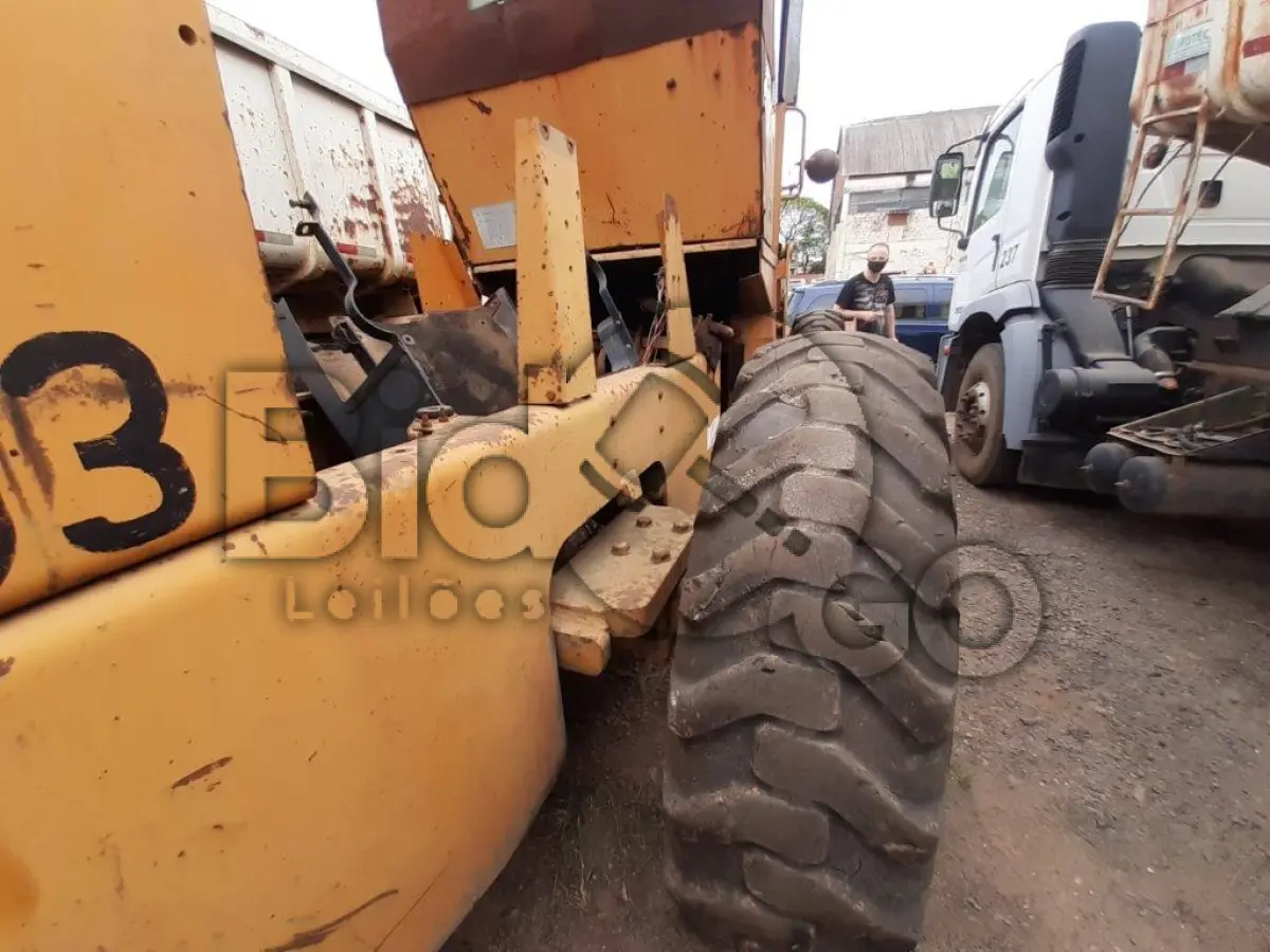 LOTE 017 - CARREGADEIRA CASE (SEM MOTOR)