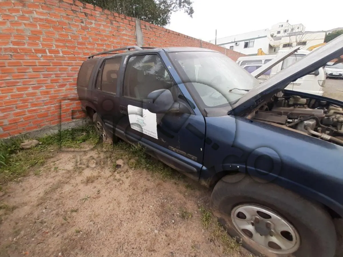 LOTE 001 - CAMIONETA GM/BLAZER DLX Ano/modelo:1998/1998
