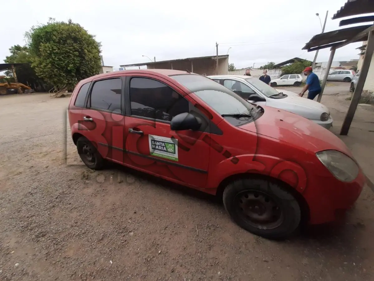 LOTE 037 - AUTOMÓVEL FORD/FIESTA Ano/modelo: 2005/2006