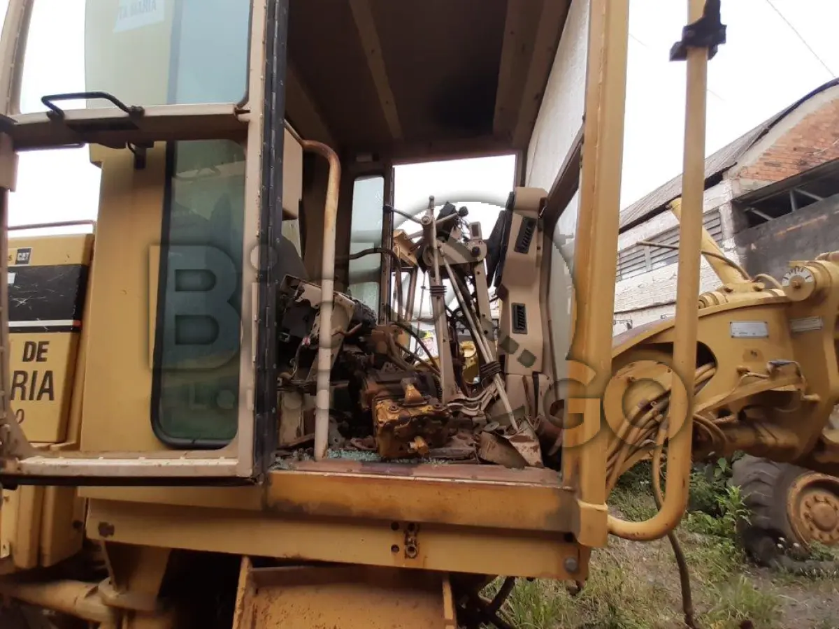 LOTE 014 - MOTONIVELADORA CATERPILLAR Ano/modelo: 1999/1999