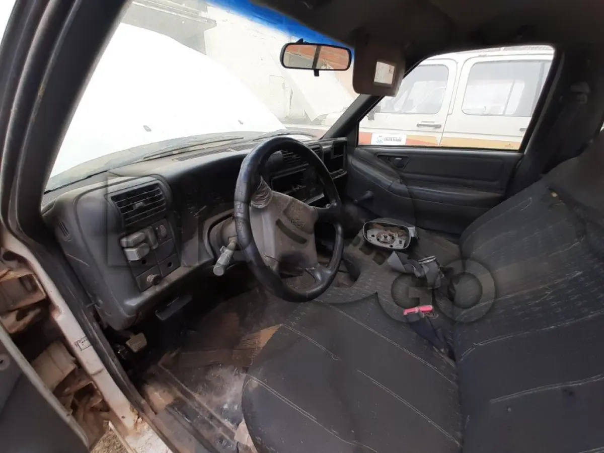 LOTE 006 - CAMINHONETE GM/S10 2.2 S Ano/modelo: 1999/2000