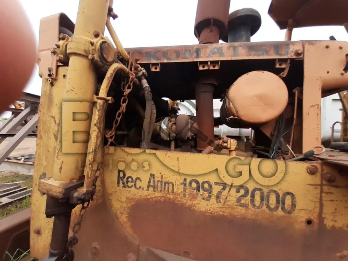 LOTE 019 - TRATOR DE ESTEIRA KOMATSU D50
