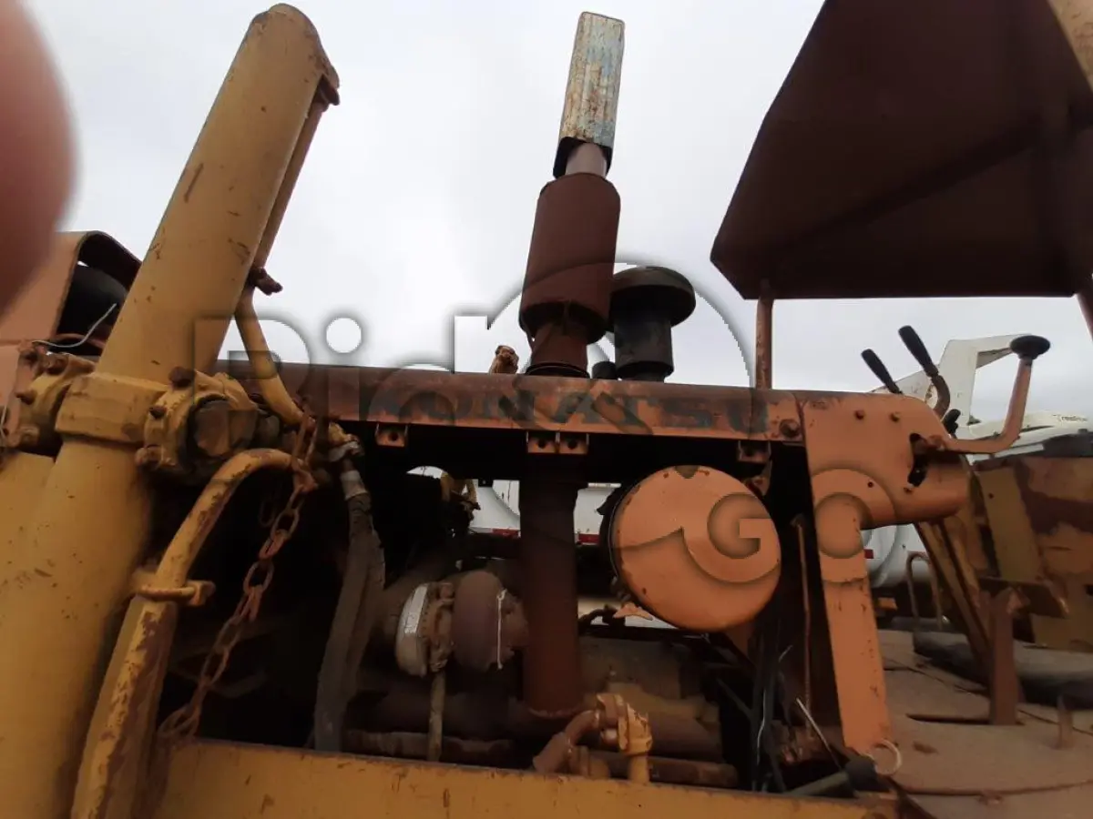 LOTE 019 - TRATOR DE ESTEIRA KOMATSU D50