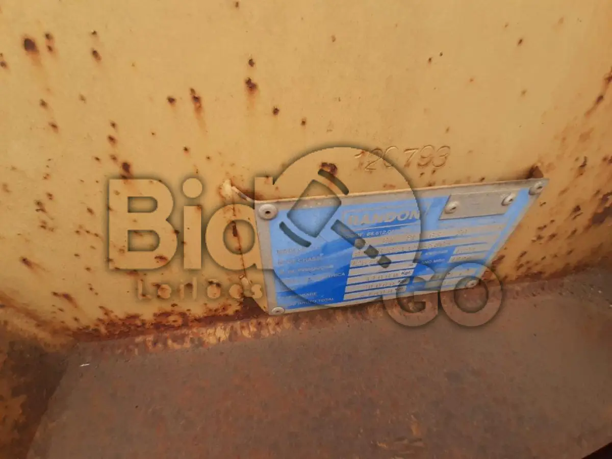 LOTE 038 - SEMI-REBOQUE PRANCHA RANDON SR CT PL Ano/modelo: 1999/1999