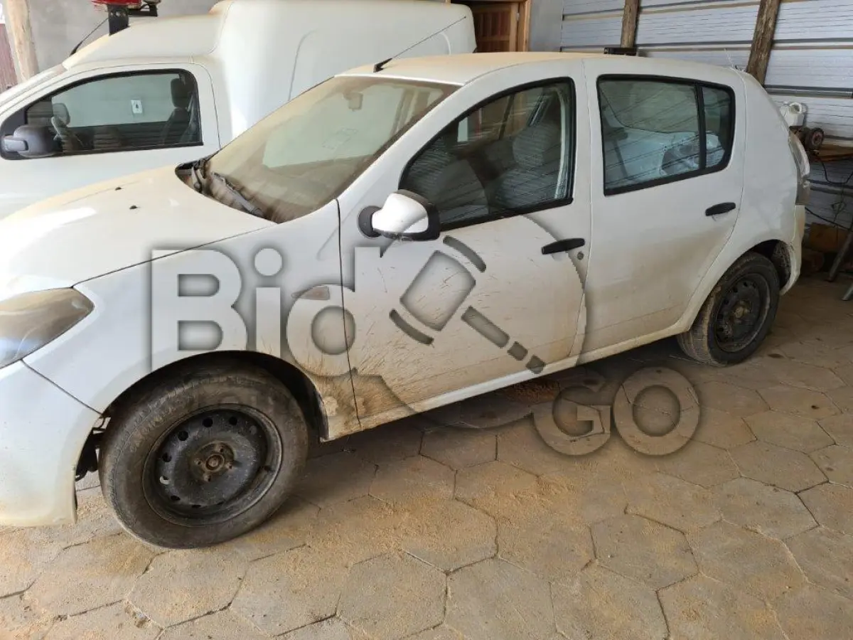 LOTE 008 - RENAULT/SANDERO EXP 16HP, Fab/Mod: 2013/2014