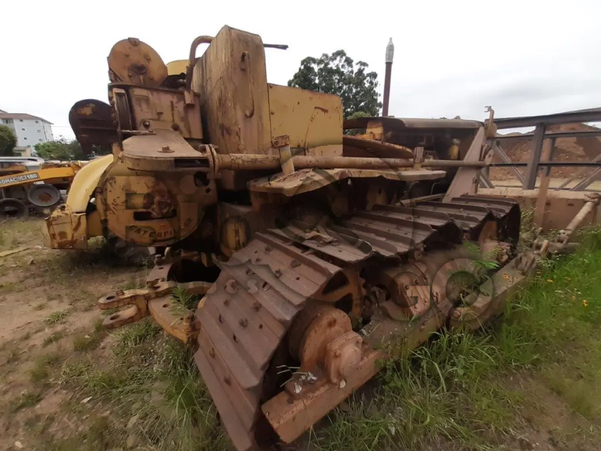 LOTE 020 - TRATOR DE ESTEIRA CAT D8