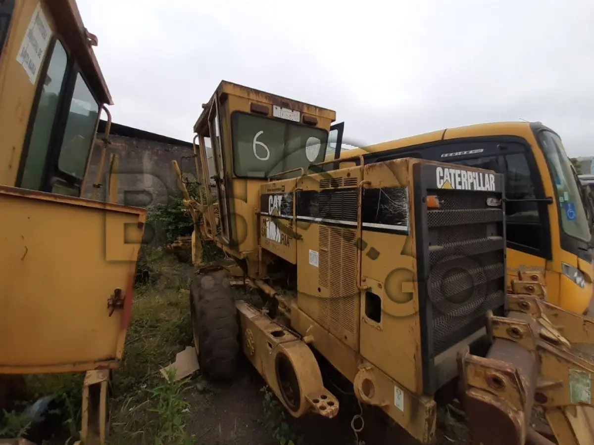LOTE 014 - MOTONIVELADORA CATERPILLAR Ano/modelo: 1999/1999