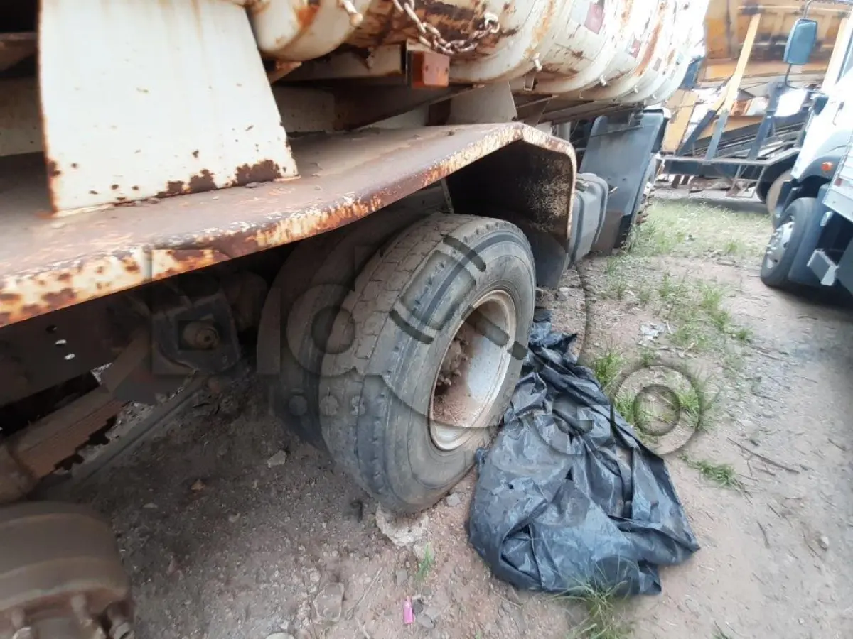 LOTE 024 - CAMINHÃO FORD/CARGO 2428 E Ano/modelo: 2010/2011