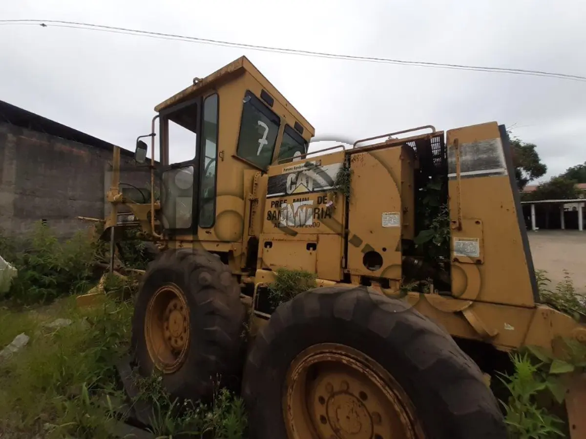 LOTE 013 - MOTONIVELADORA CATERPILLAR Ano/modelo: 1999/1999