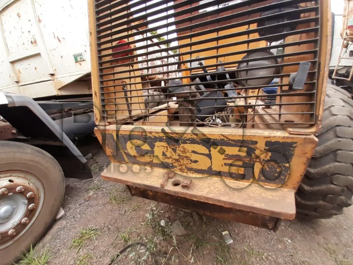 LOTE 017 - CARREGADEIRA CASE (SEM MOTOR)