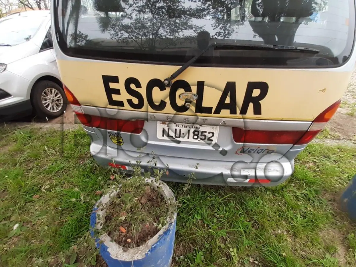 LOTE 053 - MICROÔNIBUS I/KIA BESTA GS GRAND Ano/modelo: 2004/2004