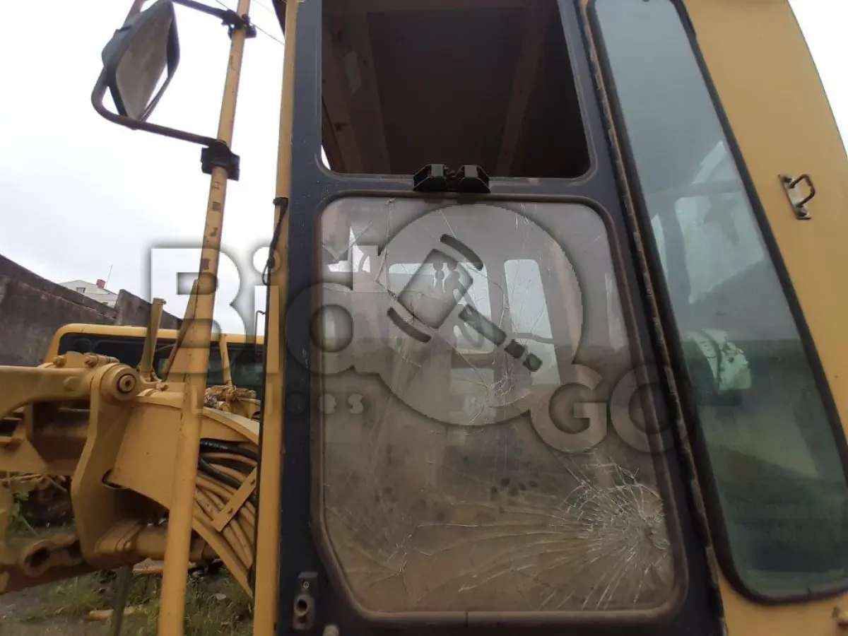 LOTE 013 - MOTONIVELADORA CATERPILLAR Ano/modelo: 1999/1999