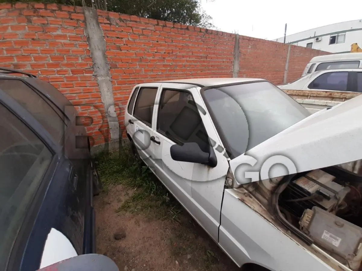 LOTE 011 - AUTOMÓVEL FIAT/UNO MILLE FIRE Ano/modelo: 2004/2005