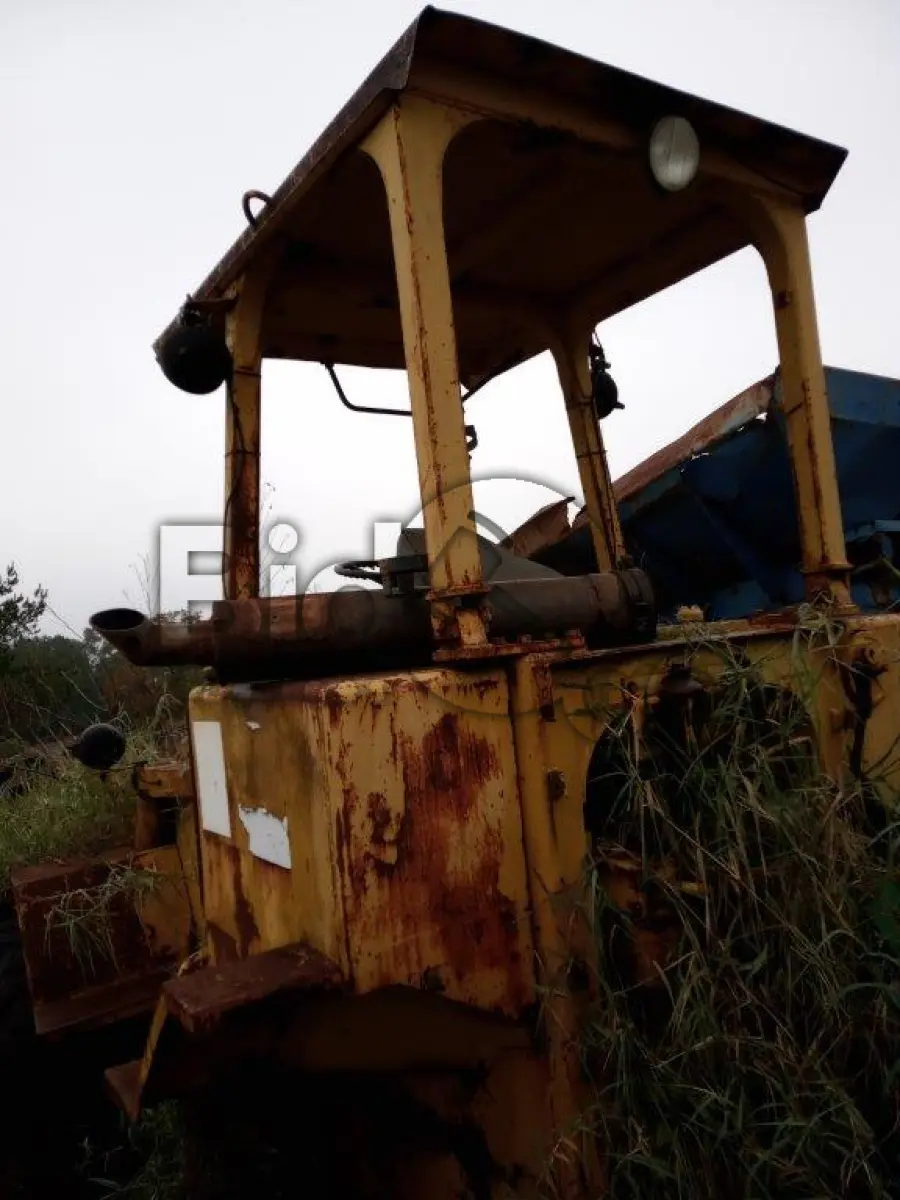LOTE 008 - PÁ CARREGADEIRA CATERPILLAR 930T