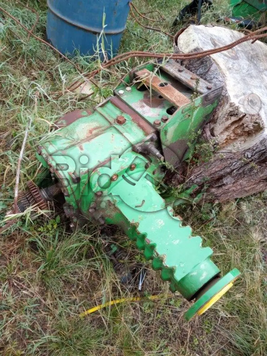 LOTE 009 - SUCATA DE TRATOR JOHN DEERE